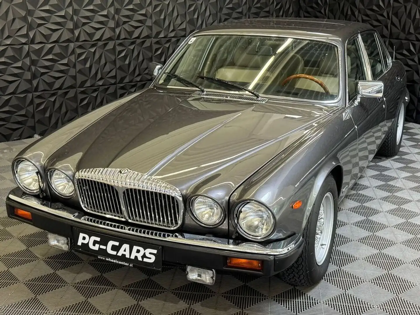 Jaguar XJ 5.3 V12 Double Six 12 Zylinder Grau - 2