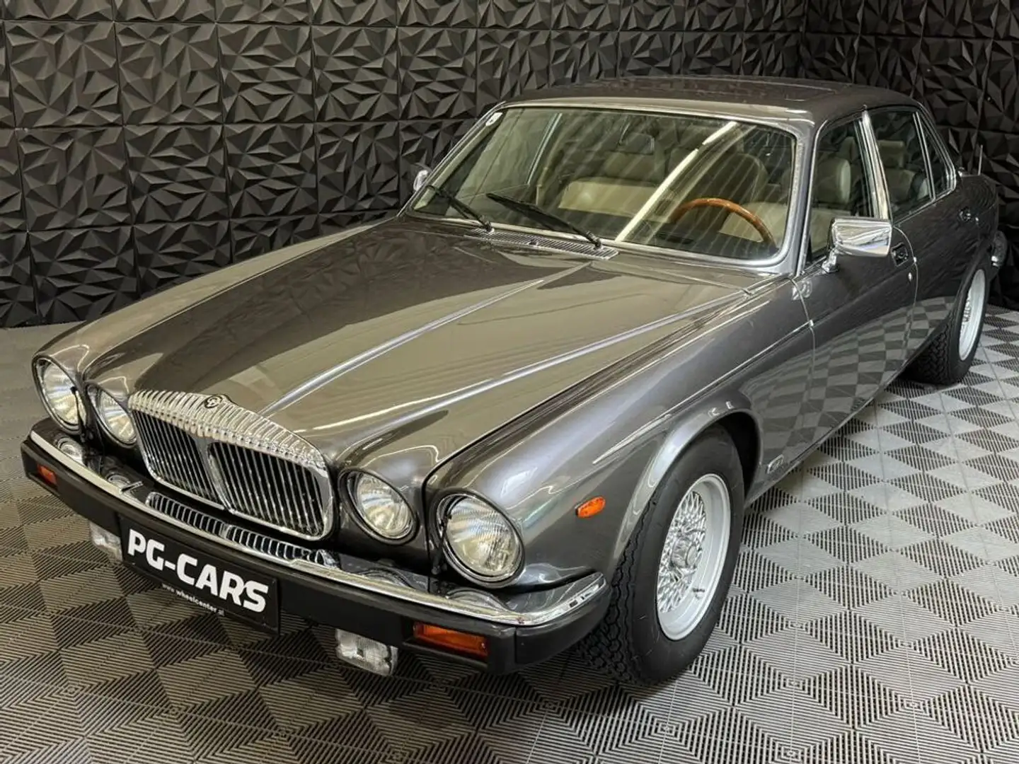 Jaguar XJ 5.3 V12 Double Six 12 Zylinder Grau - 1