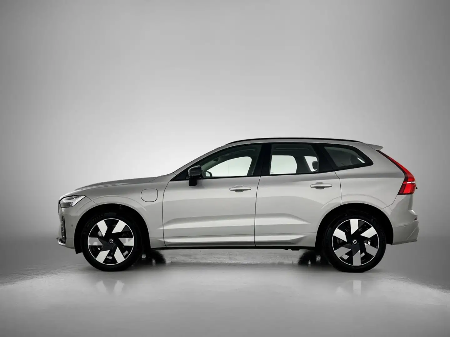 Volvo XC60 2.0 T6 AWD Ultimate Dark | 360° Camera | Trekhaak Grijs - 2