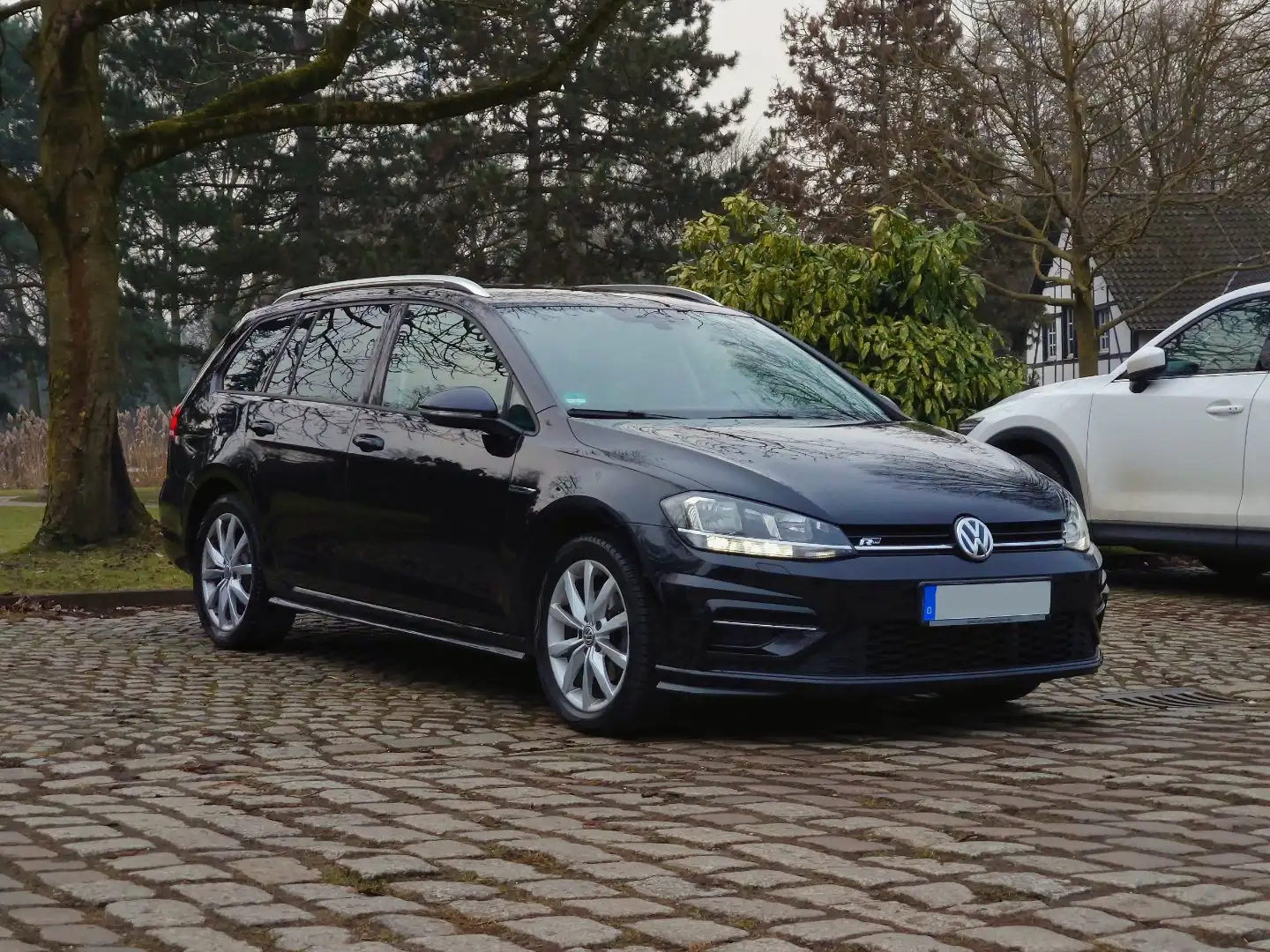 Volkswagen Golf Variant 2.0 TDI DSG 150 PS R-LINE + ACC + SITZH + NAVI Schwarz - 1