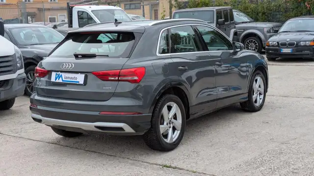 Audi Q3 view 4