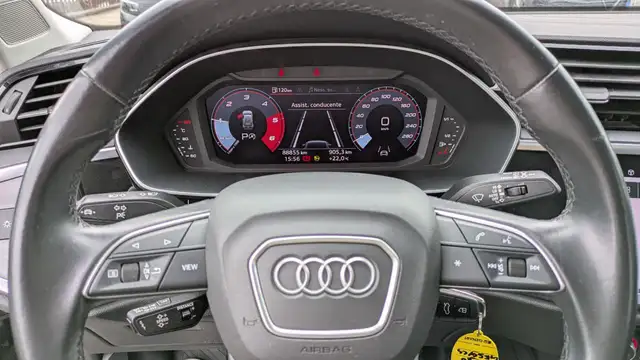 Audi Q3 view 9