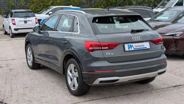 Audi Q3 view 6