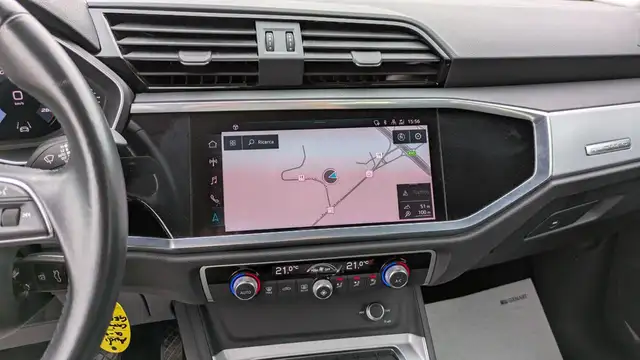 Audi Q3 view 11