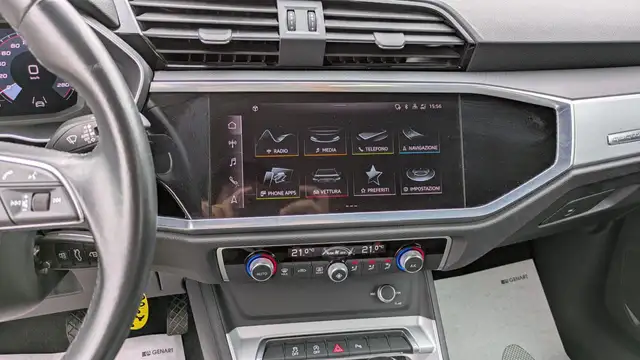 Audi Q3 view 12