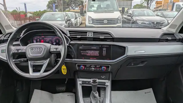 Audi Q3 view 8