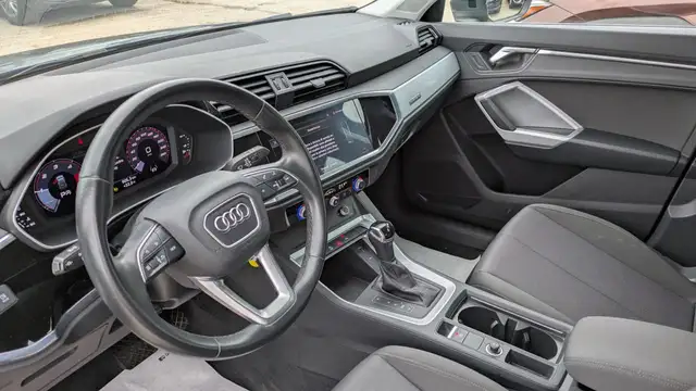 Audi Q3 view 7