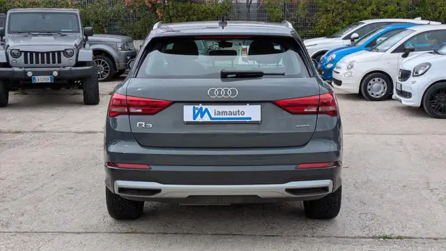 Audi Q3 view 5