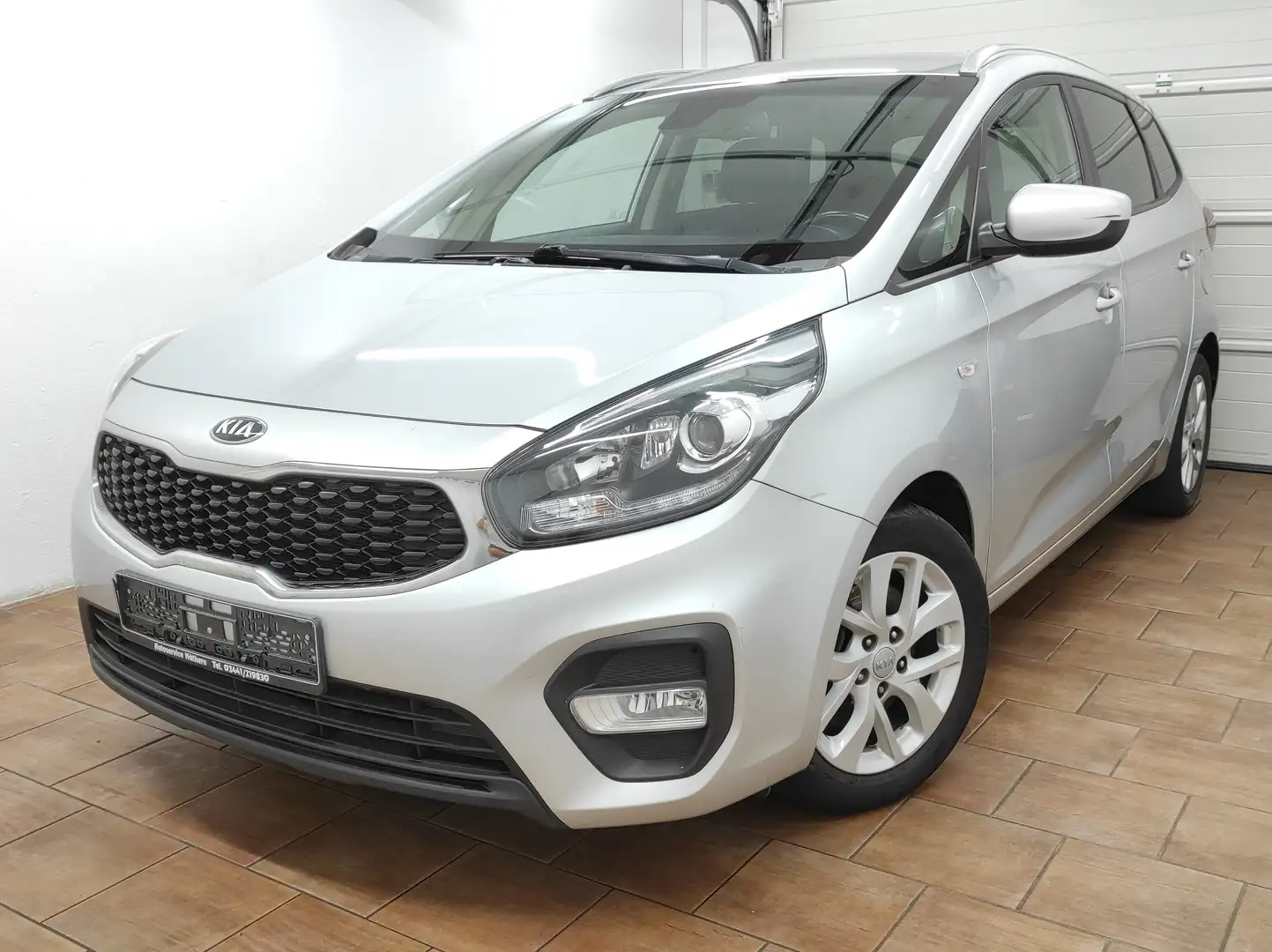 Kia Carens 2.0 KLIMA NAVI KAMERA TEMP BC EURO-6 PDC SHZ USB Argent - 1