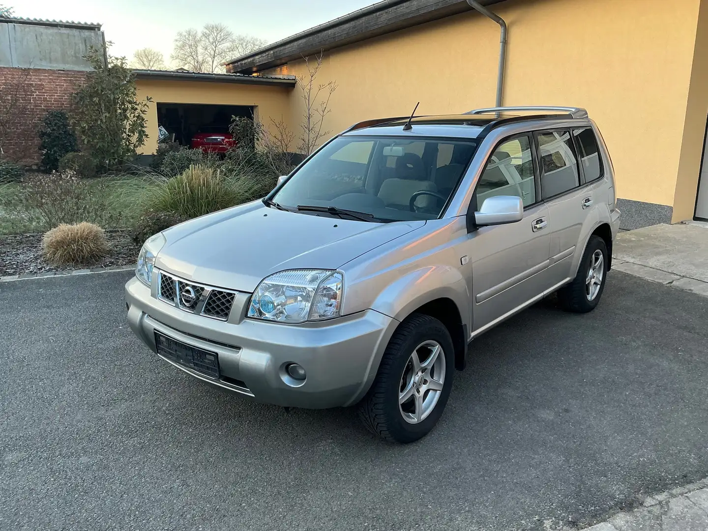 Nissan X-Trail X-Trail Diesel 2.2 dCi 4x4 DPF Columbia Silber - 1