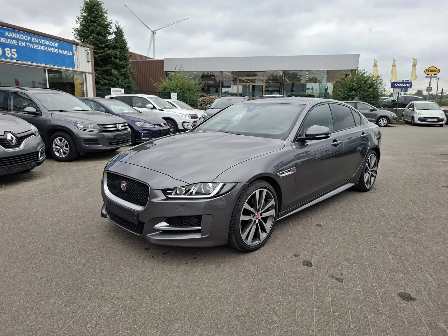 Jaguar XE XE 2.0 T R-Sport Grijs - 1