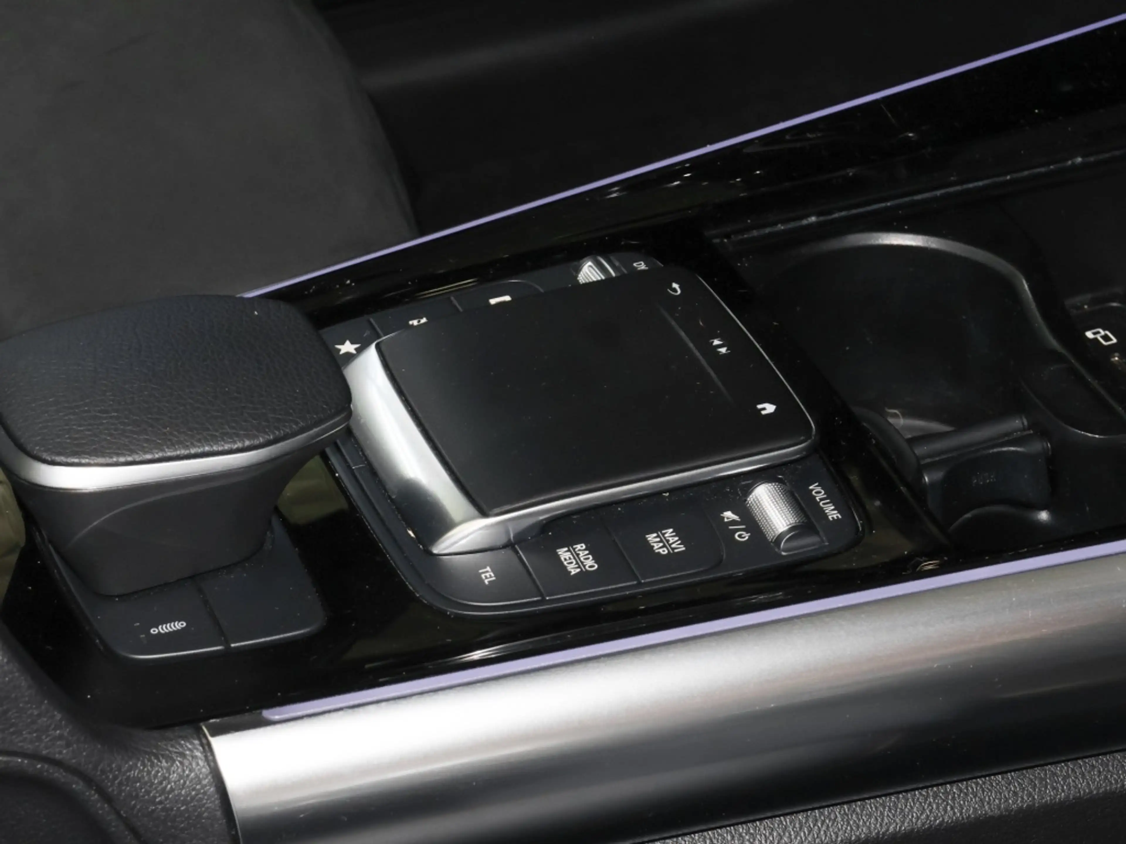 Mercedes-Benz A 35 AMG GL 4M AMG-Sport+Pano+Distr+MLB+Night+AHK — photo 8