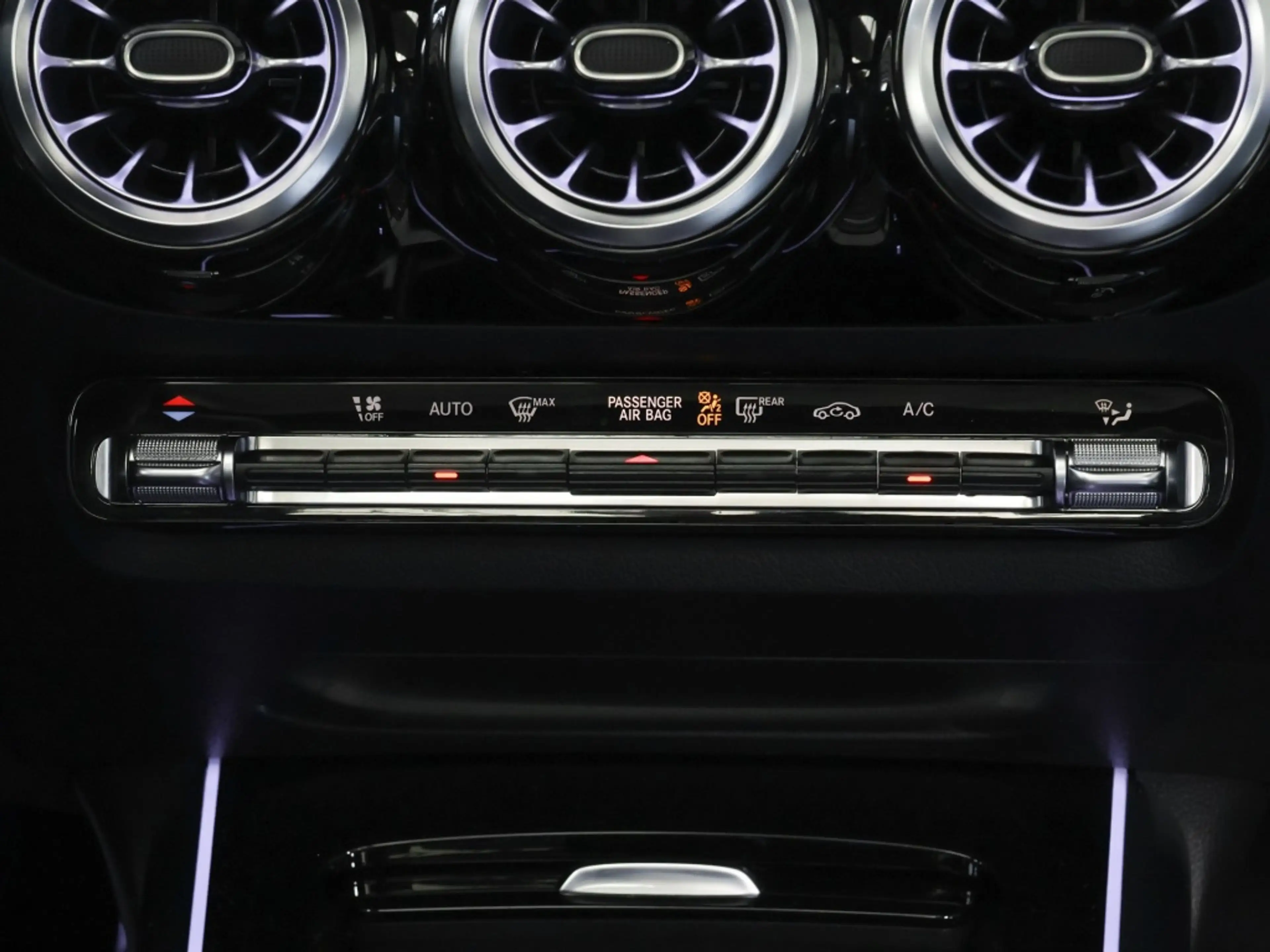 Mercedes-Benz A 35 AMG GL 4M AMG-Sport+Pano+Distr+MLB+Night+AHK — photo 11