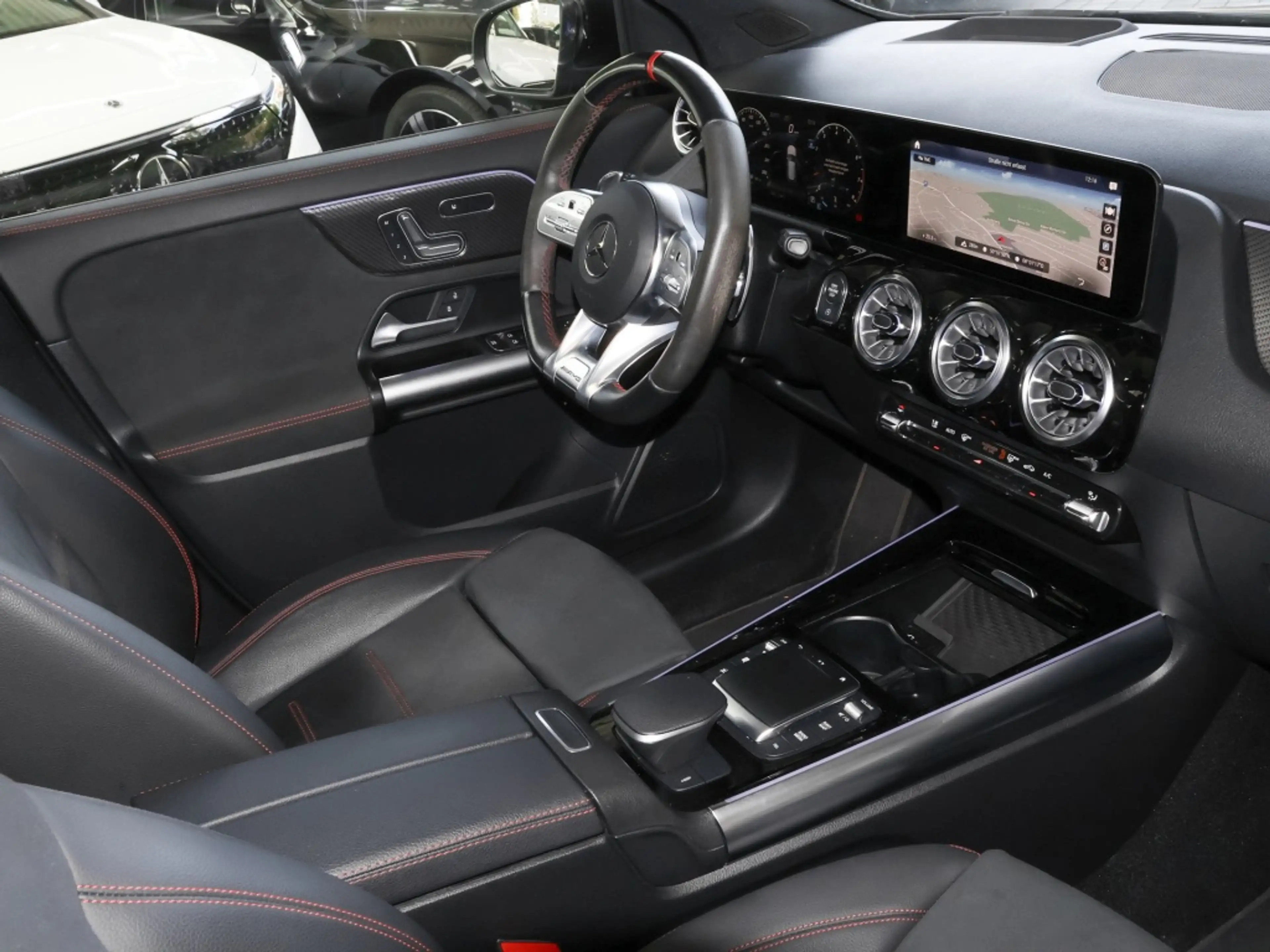 Mercedes-Benz A 35 AMG GL 4M AMG-Sport+Pano+Distr+MLB+Night+AHK — photo 4