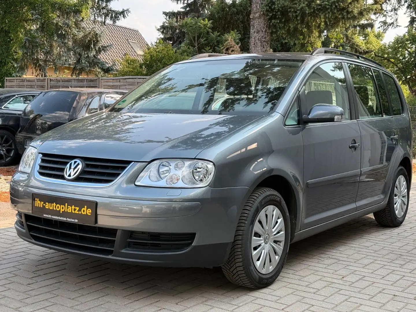 Volkswagen Touran 1.6  FSI Trendline Gris - 2