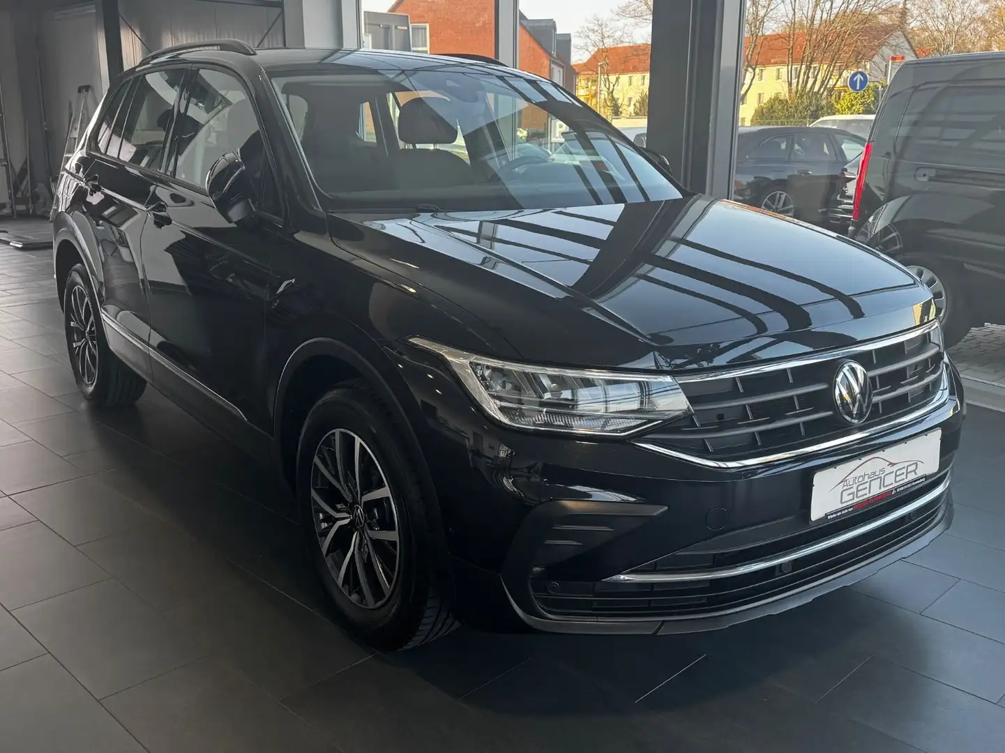 Volkswagen Tiguan Life 1.4 TSI "LED/VirtualC./ACC/Navi/TSR" Black - 2