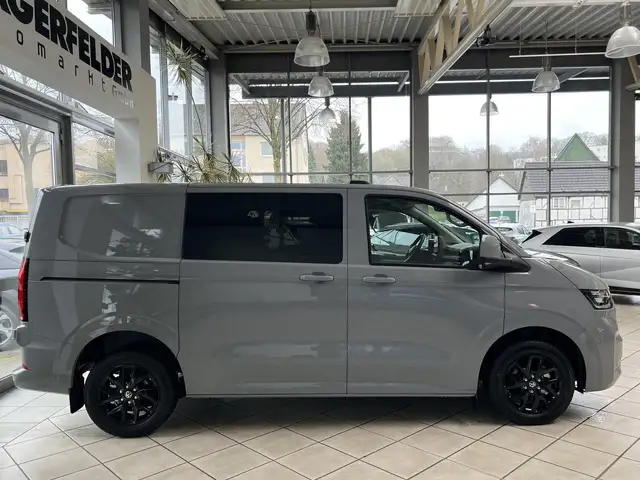 Volkswagen Transporter view 2