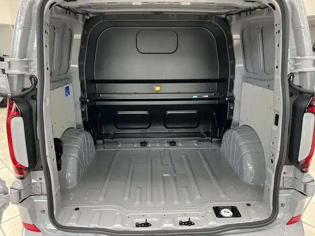 Volkswagen Transporter view 7