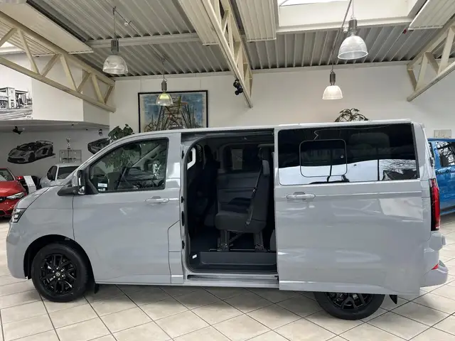 Volkswagen Transporter view 10
