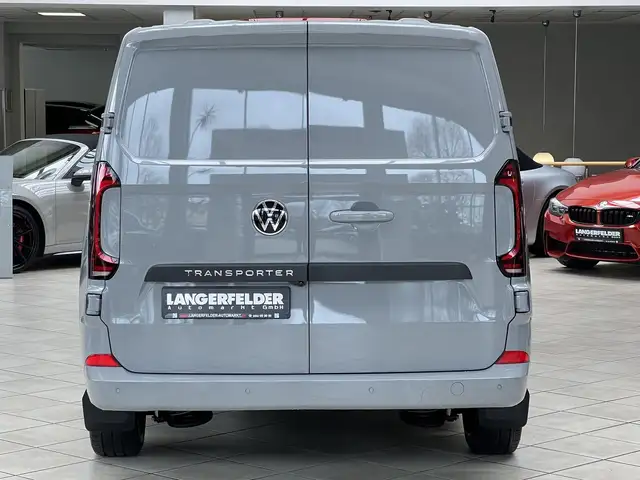 Volkswagen Transporter view 5