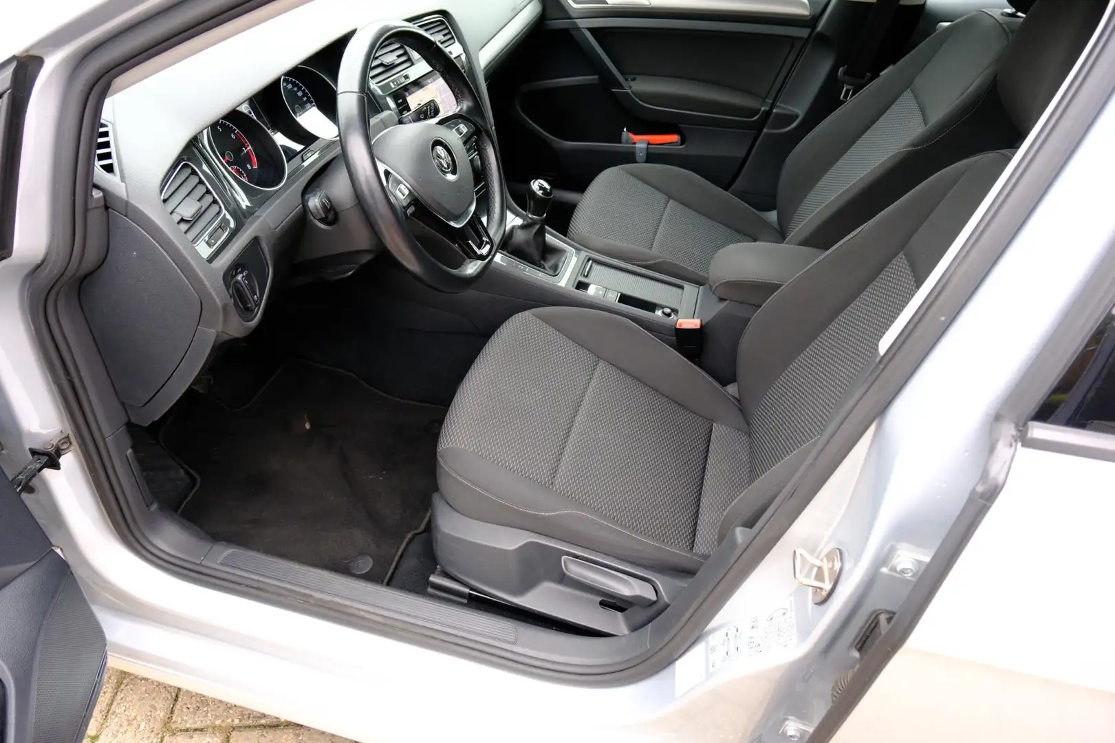 Volkswagen Golf 1.0 TSI Comfortline Navi|Clima|LMV|Cruise Grijs - 2