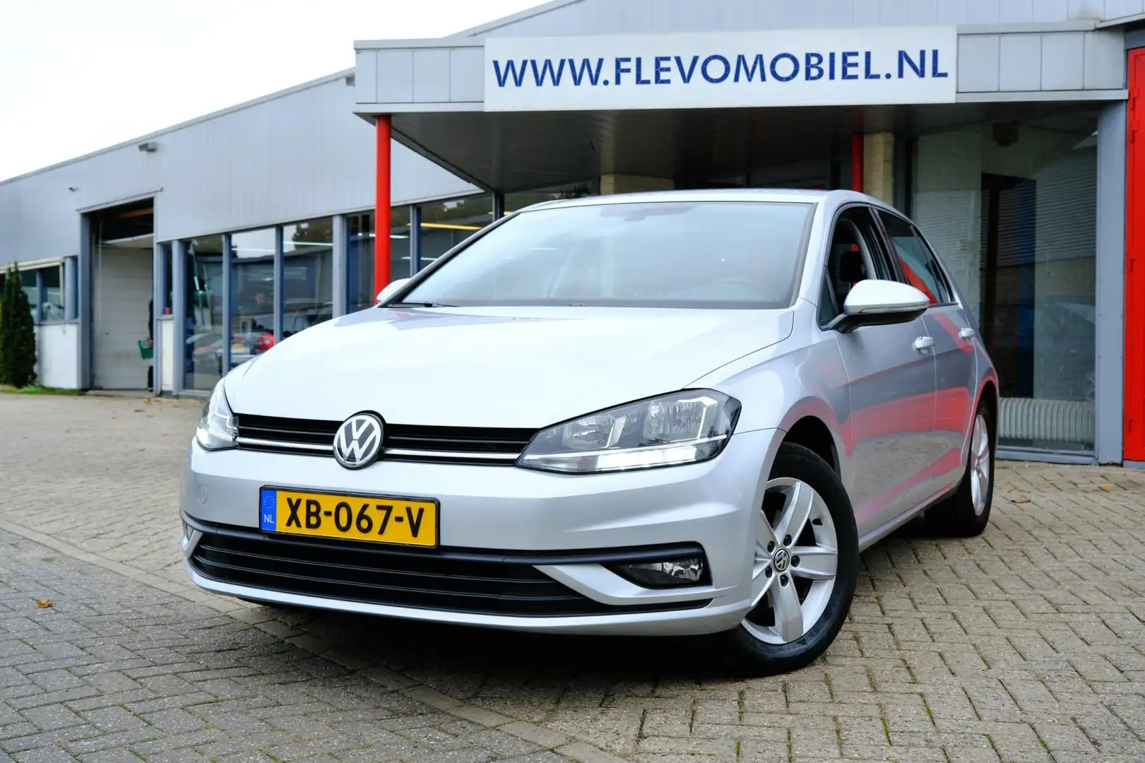Volkswagen Golf 1.0 TSI Comfortline Navi|Clima|LMV|Cruise Grijs - 1