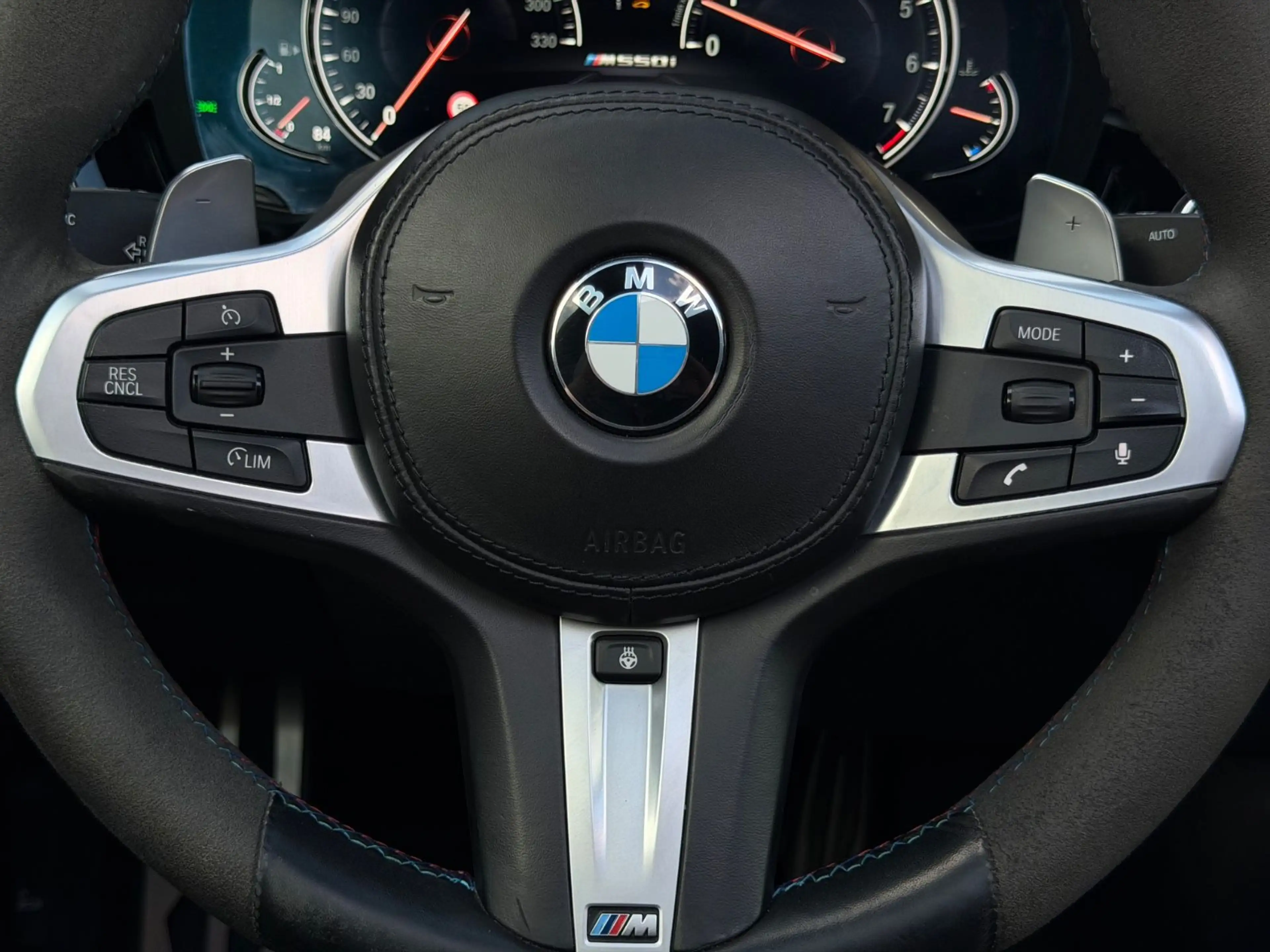 BMW 550 i xDri NAVI/LEDER/GLASDACH/20ZOLL/HUD/HARMAN — photo 13