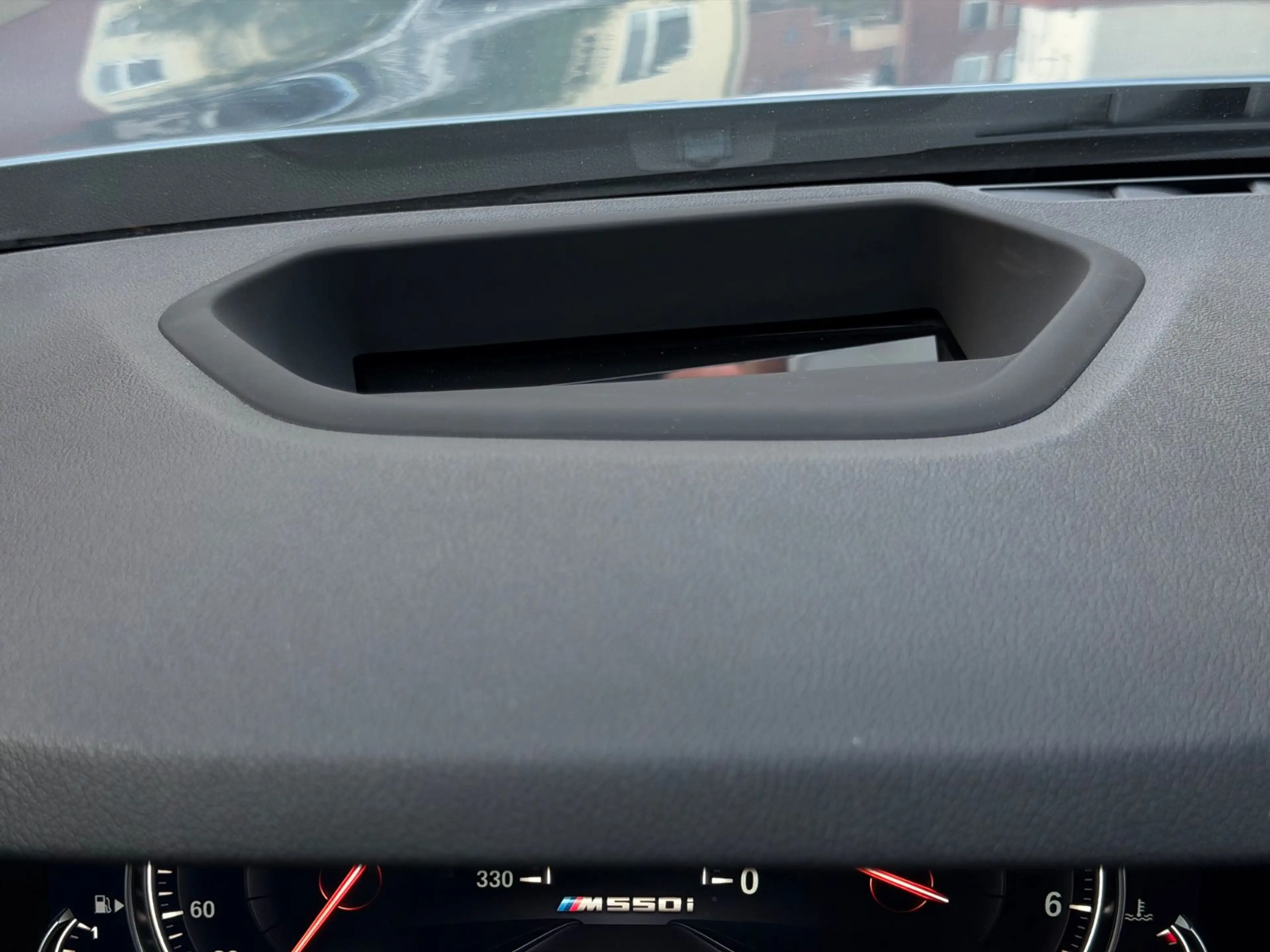 BMW 550 i xDri NAVI/LEDER/GLASDACH/20ZOLL/HUD/HARMAN — photo 15