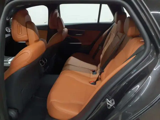 Mercedes-Benz C-Class view 13