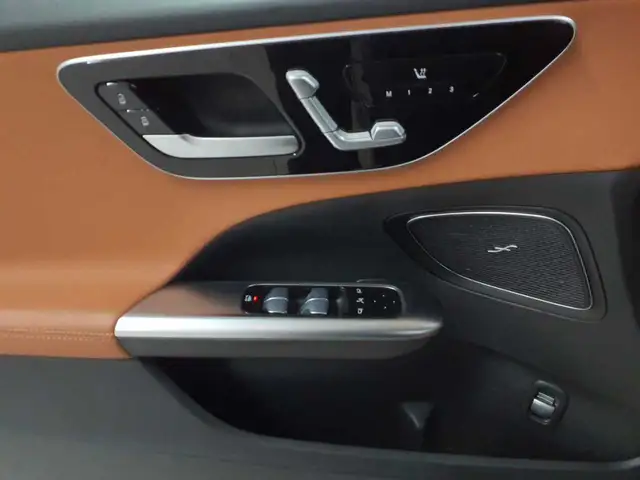 Mercedes-Benz C-Class view 19