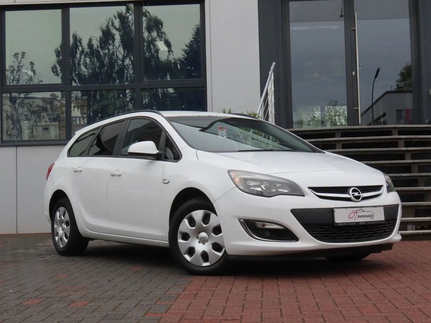 Opel Astra Sports Tourer 1.7 CDTI Biały - 1