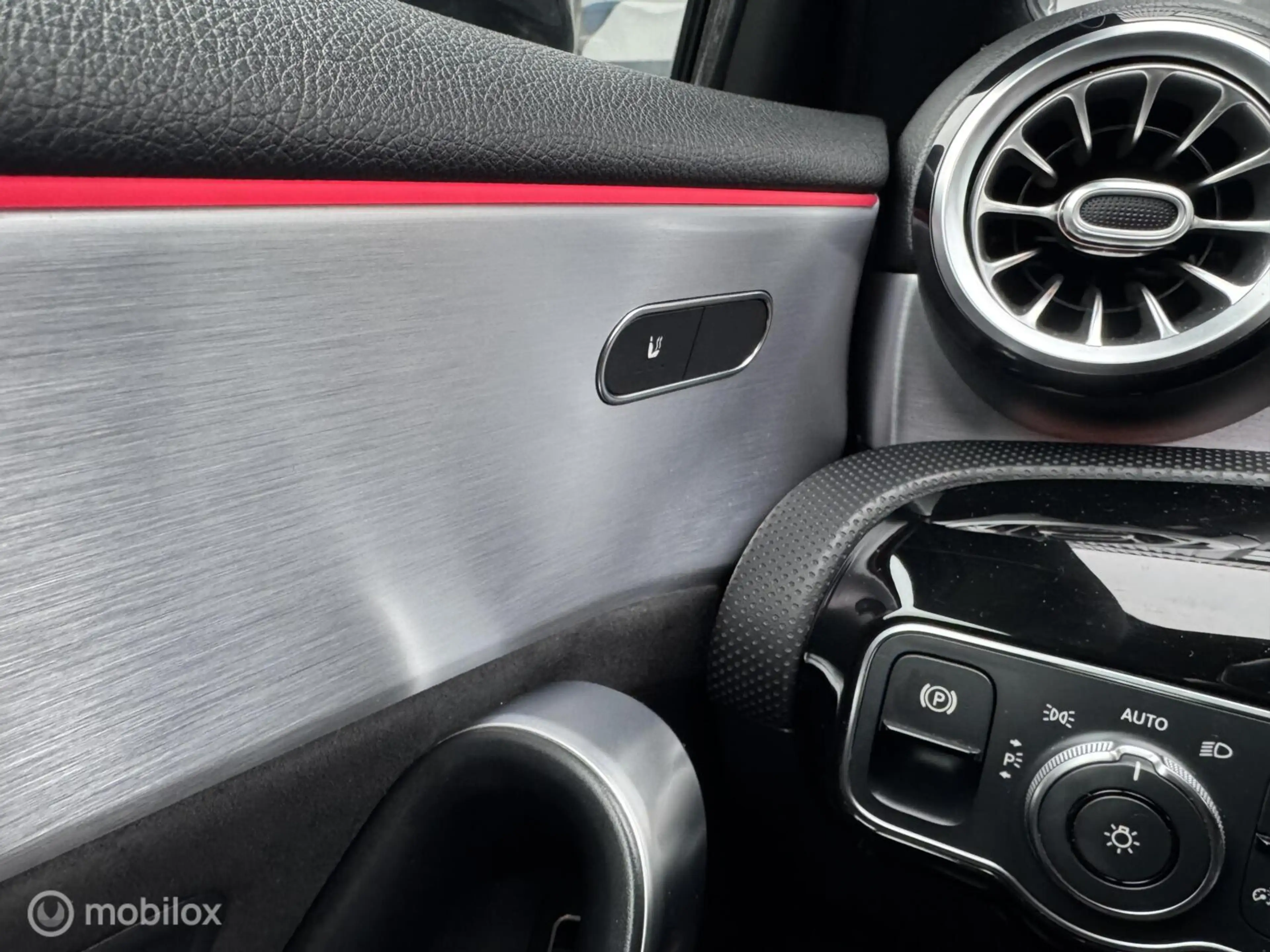 Mercedes-Benz A 35 AMG 4MATIC Premium Plus | Kuip | Pano — photo 32