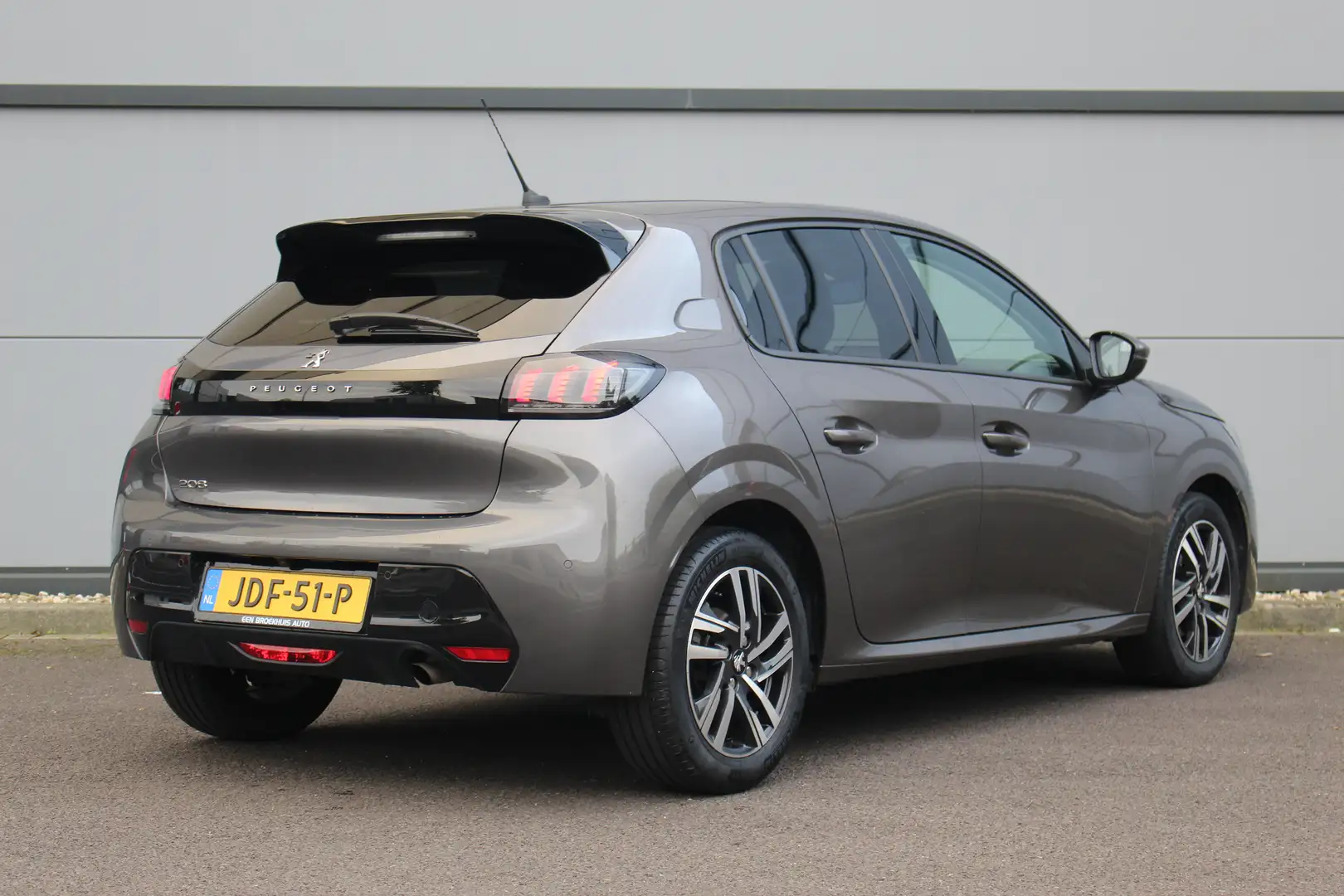 Peugeot 208 1.2 Allure 100 PK AUT. | Camera | Navi | Cruise | Grau - 2
