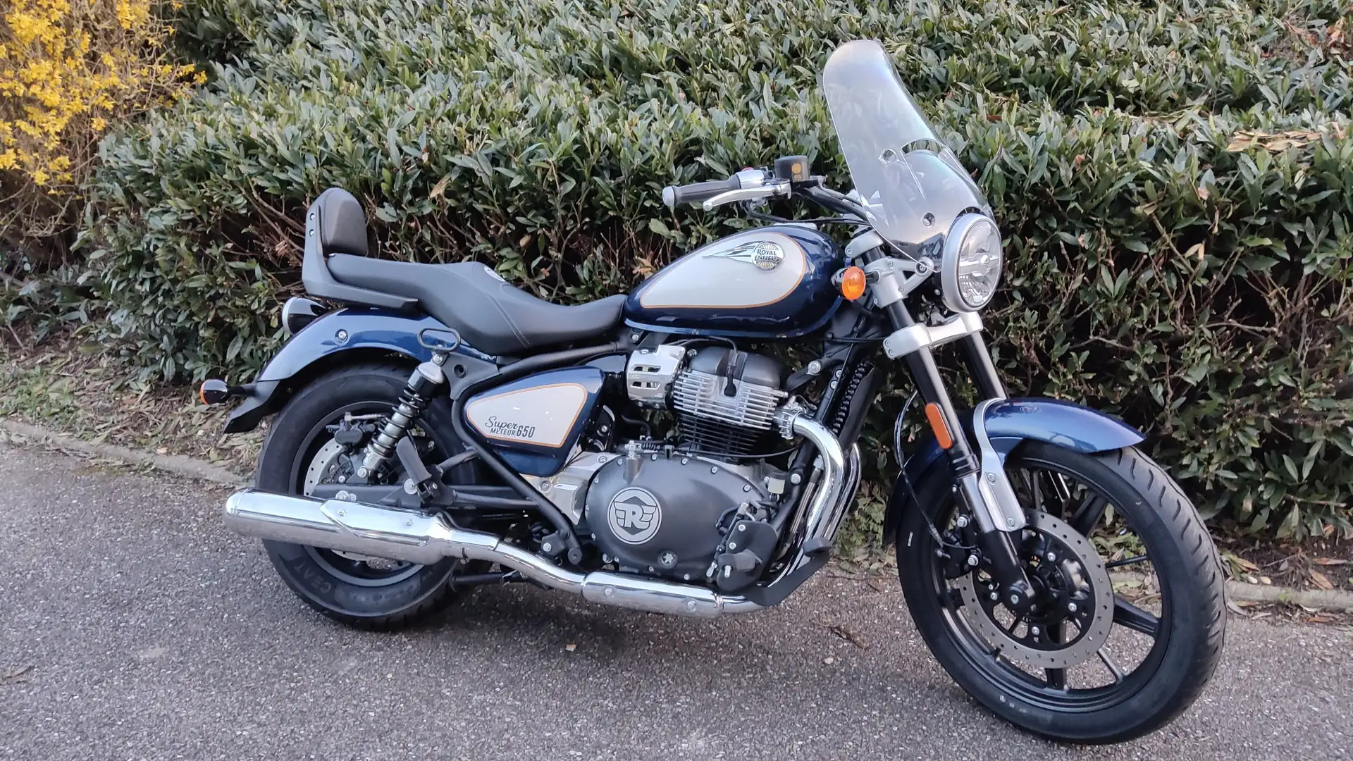 Royal Enfield Super Meteor 650 Bleu - 1