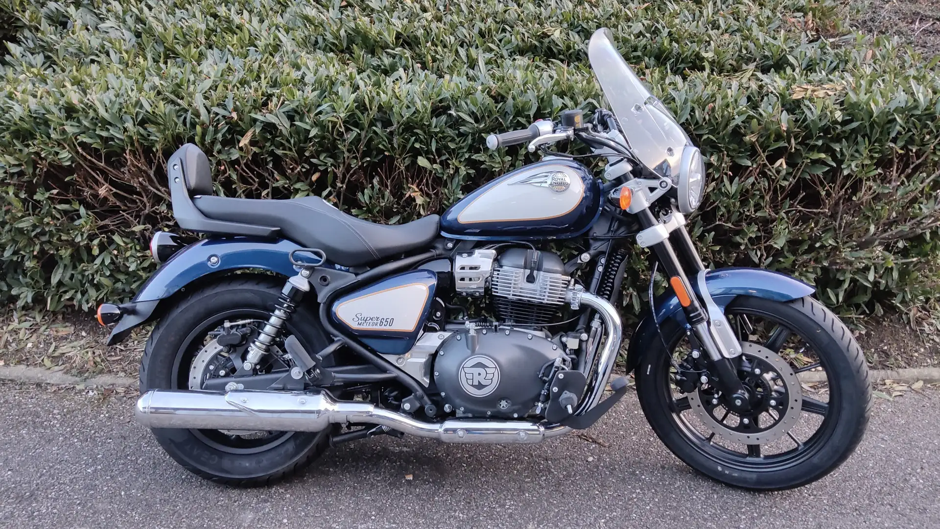 Royal Enfield Super Meteor 650 Bleu - 2