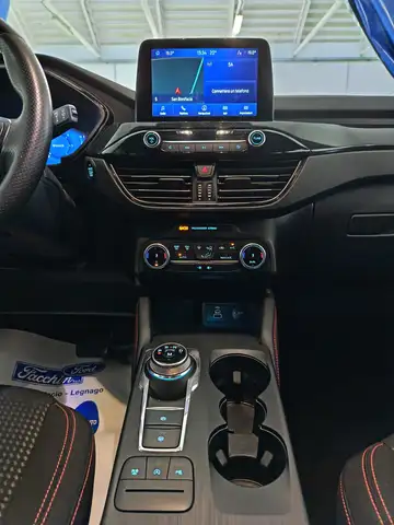 Ford Kuga view 3