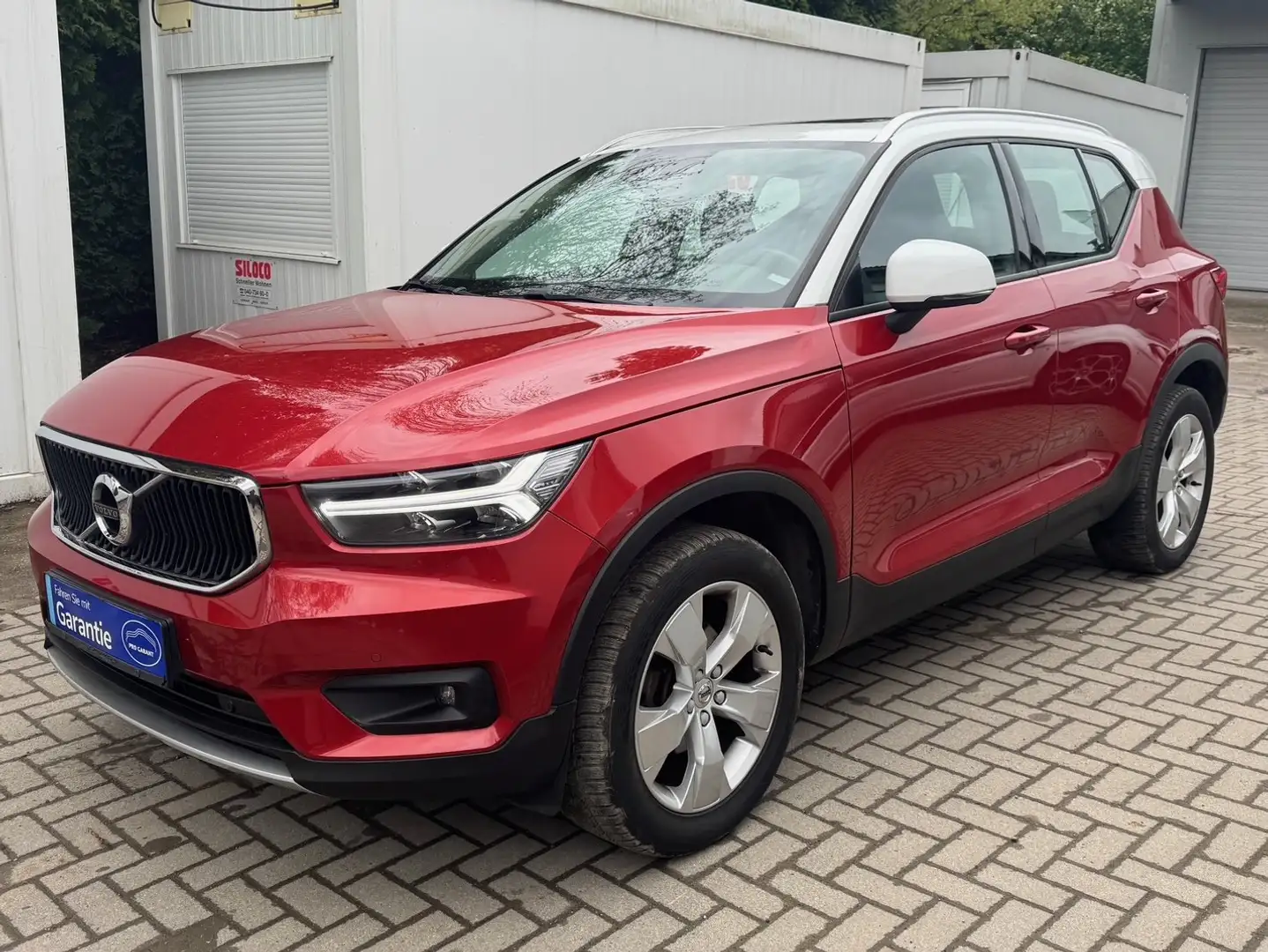 Volvo XC40 Momentum 1HD PANO CAM NAVI APPLE Rot - 1