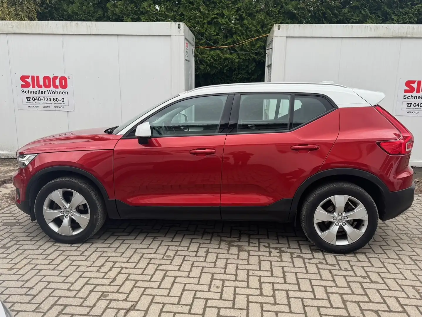 Volvo XC40 Momentum 1HD PANO CAM NAVI APPLE Rot - 2