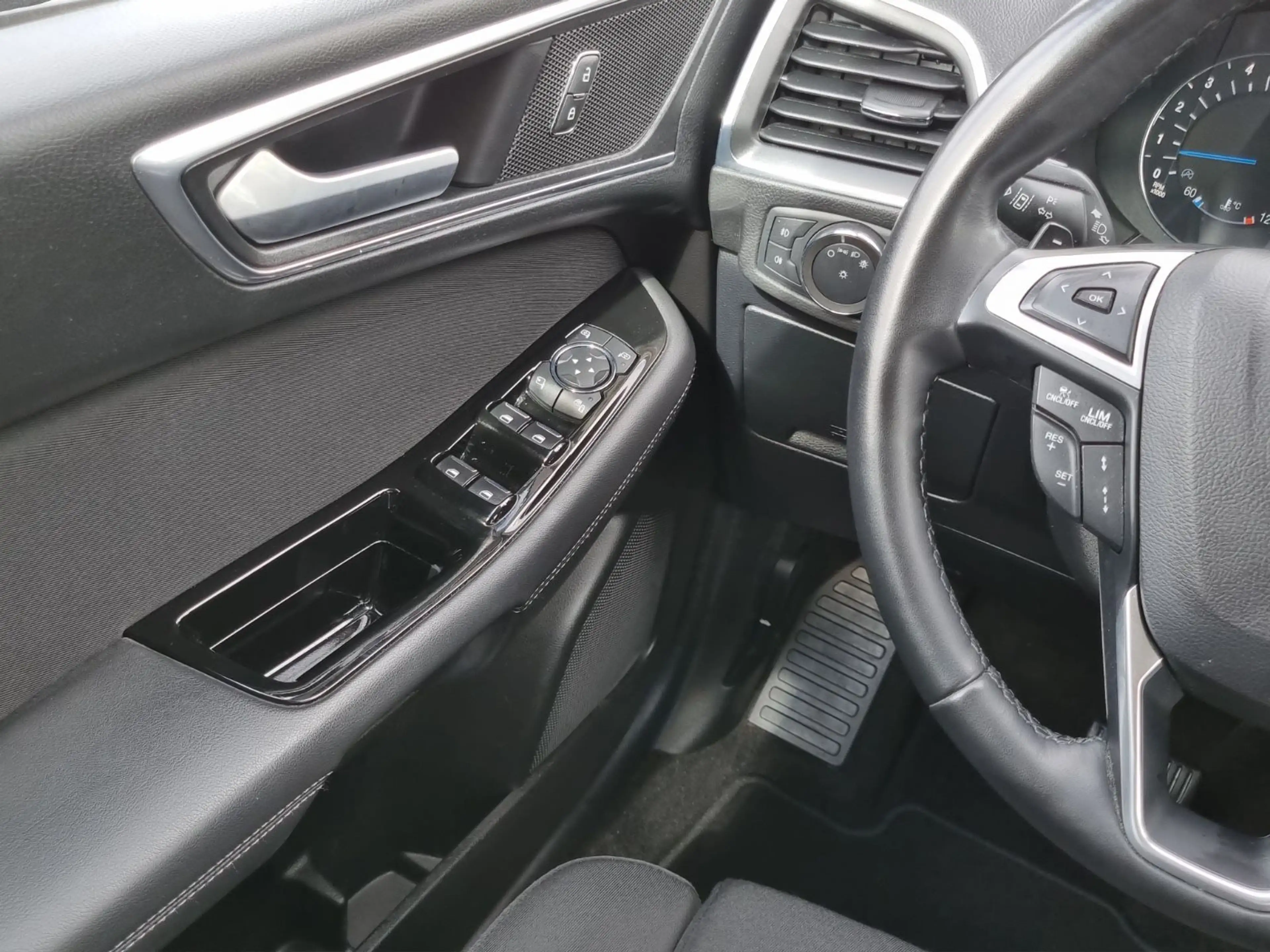 Ford Galaxy Titanium AWD*KLIMAAUT*NAVI*7S*LED*KAMERA* — photo 15