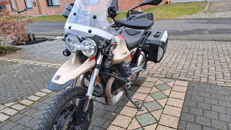 Moto Guzzi V 85 TT - foto 2