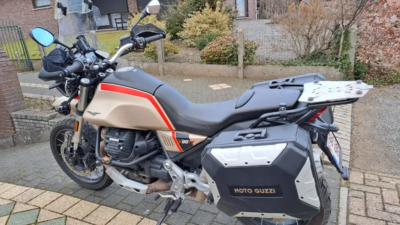 Moto Guzzi V 85 TT - foto 3