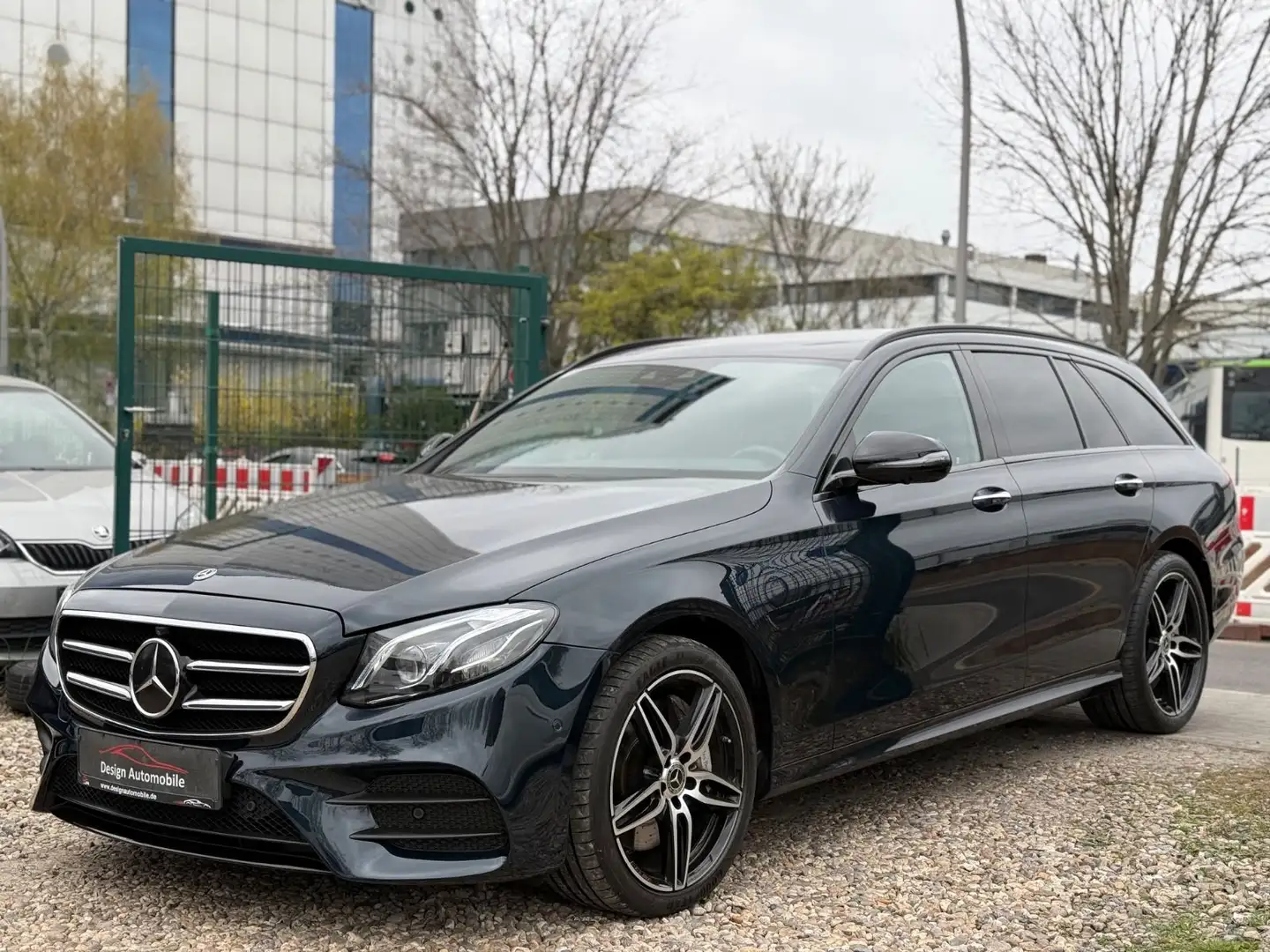 Mercedes-Benz E 400 4Matic T-Modell*LUFT/KEYLESS/360*/MEMORY Vert - 1