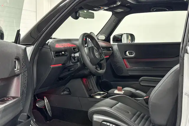 Mini Hatch view 8