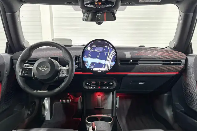Mini Hatch view 11