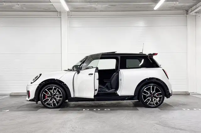 Mini Hatch view 3