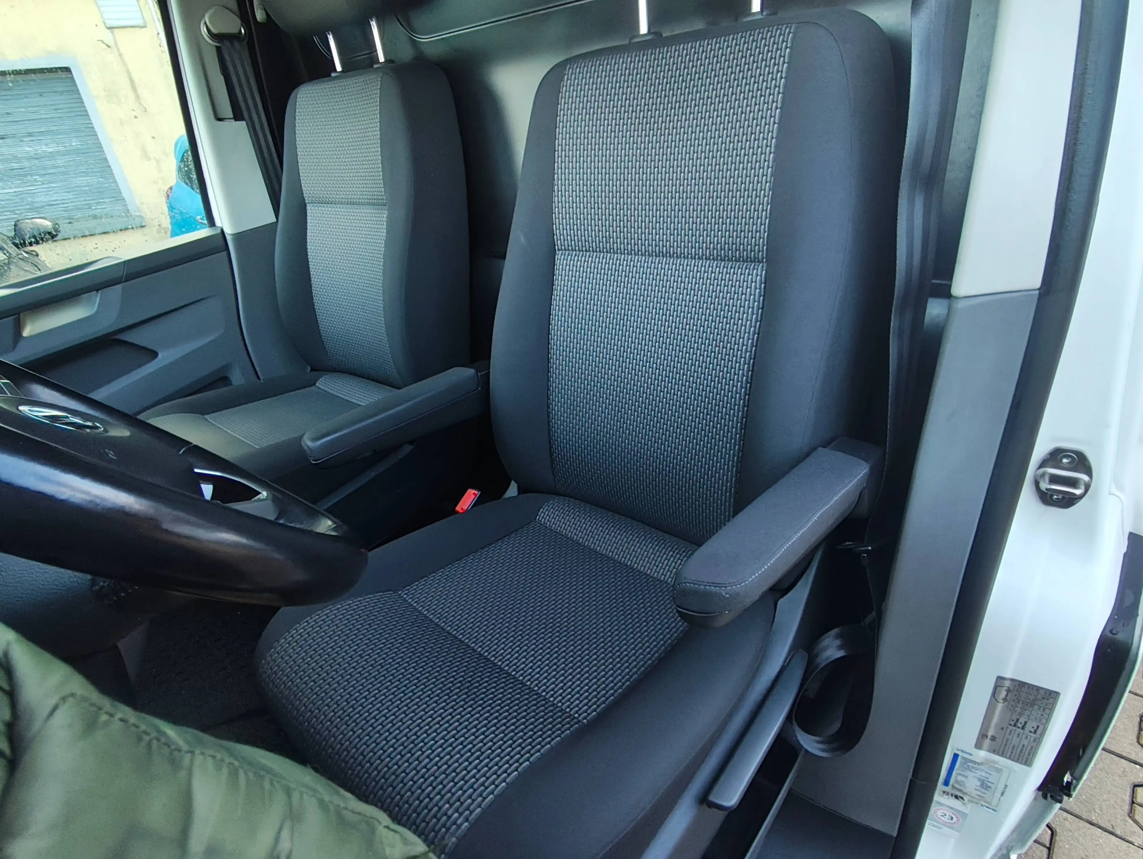 Volkswagen T6.1 Transporter lang /Automatik/DAB/AppConect/ACC/MFL/Light Ass — photo 15