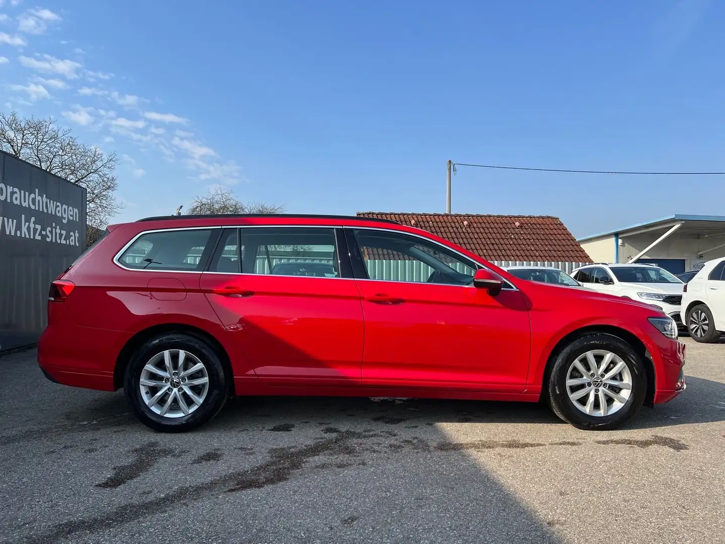 Volkswagen Passat Variant Business 2,0 SCR TDI DSG Rot - 2
