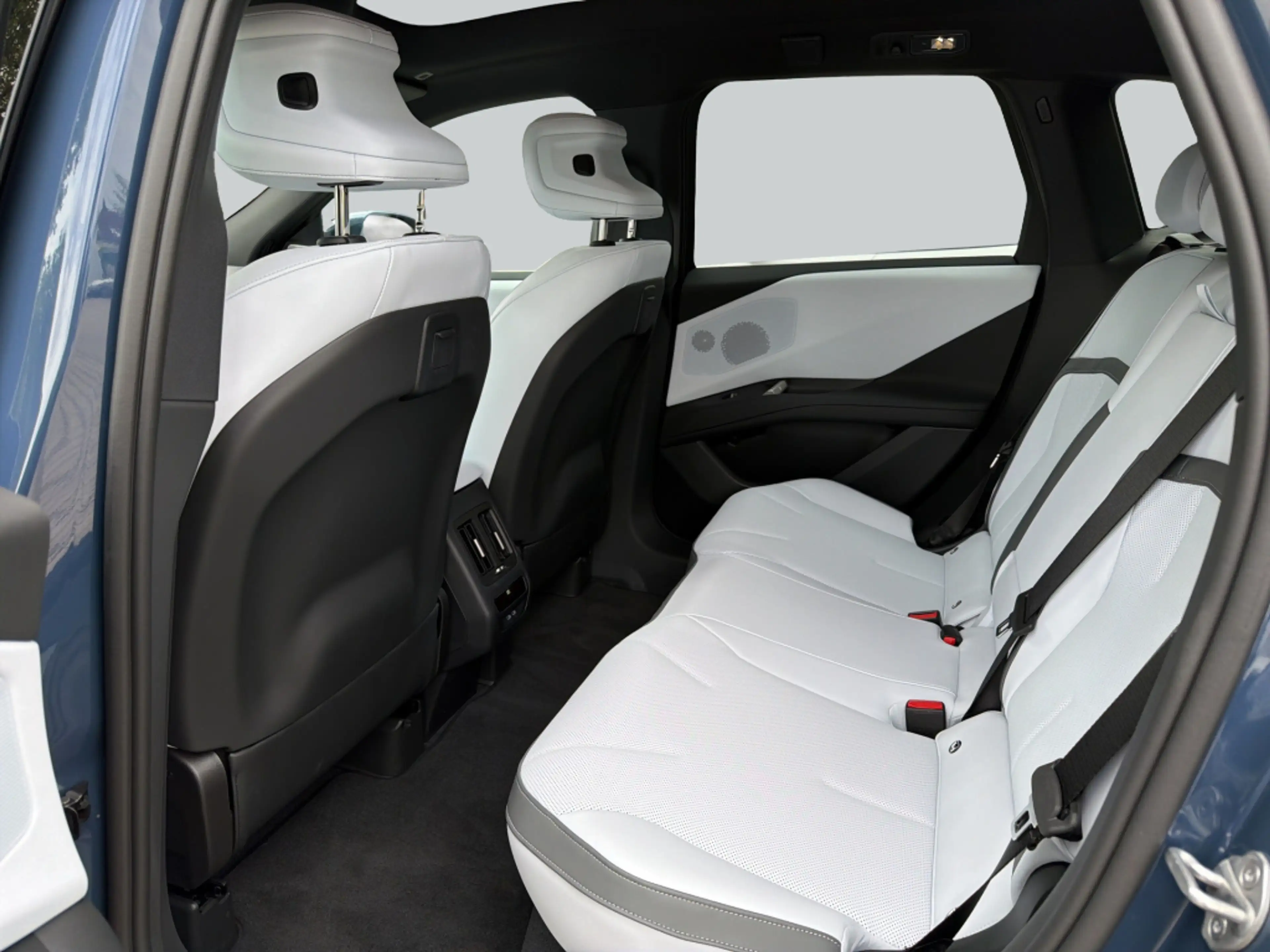 BMW iX3 50 xDrive M-Paket AHK Pano HeadUp H&K — photo 12