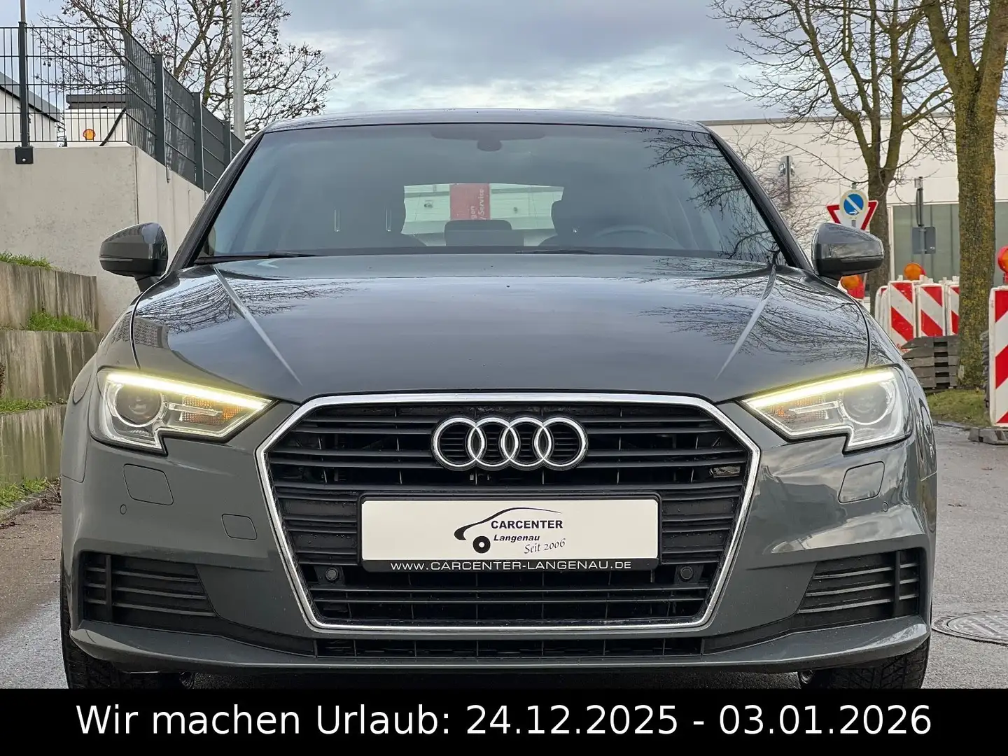 Audi A3 1.5 TSI ACT Sportback Grau - 2