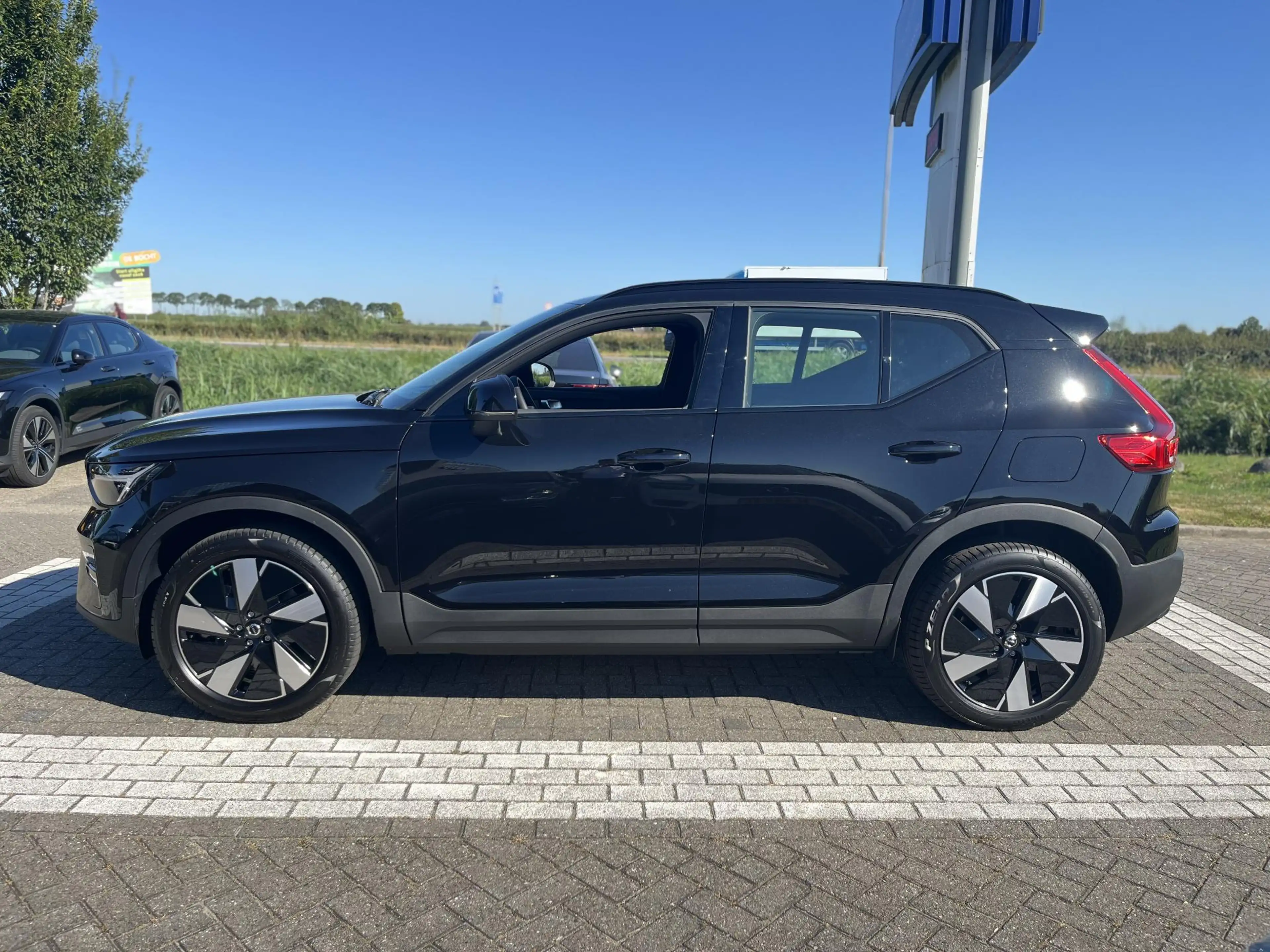 Volvo EX40 Single Motor Extended Range Plus Europa 82 kWh | M — photo 2